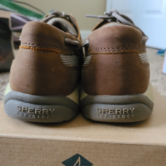 Size 9.5 Sperry Boat Shoes - Picture 4 of 4